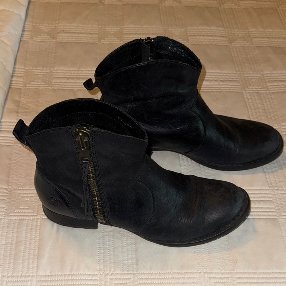 Born side-zip black leather ankle boots. SZ 9.5. Very comfortable!